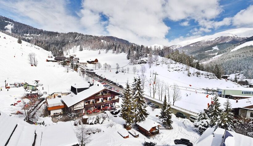 Schi  Und Wanderhotel Berghof