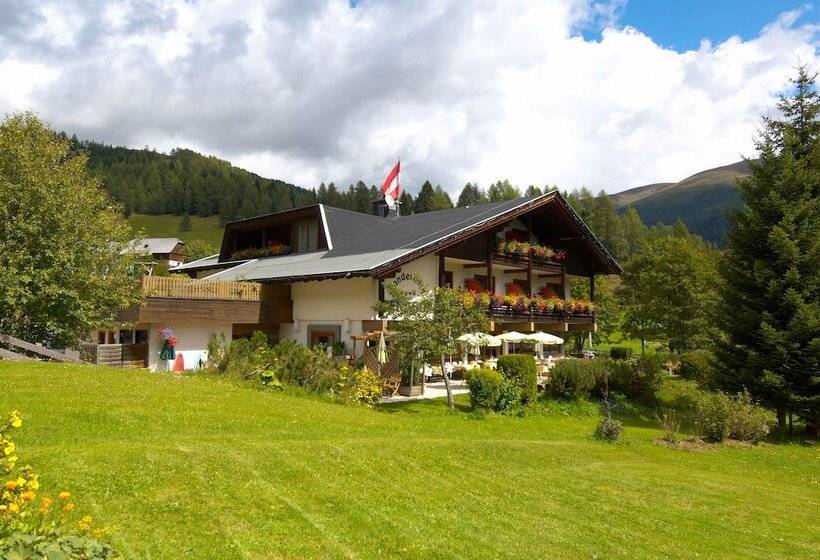 Schi  Und Wanderhotel Berghof