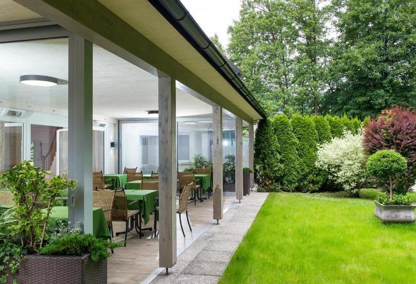 تختخواب و صبحانه Gästehaus Wrann