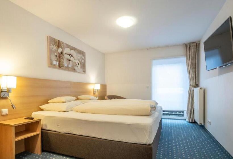 Bed and Breakfast Pension Falkensteiner