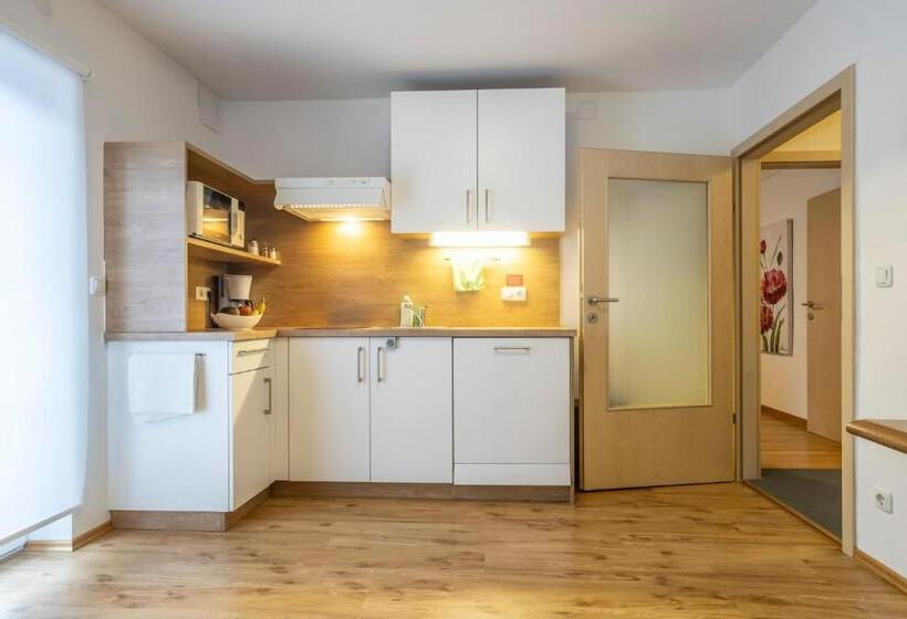 Bed and Breakfast Pension Falkensteiner