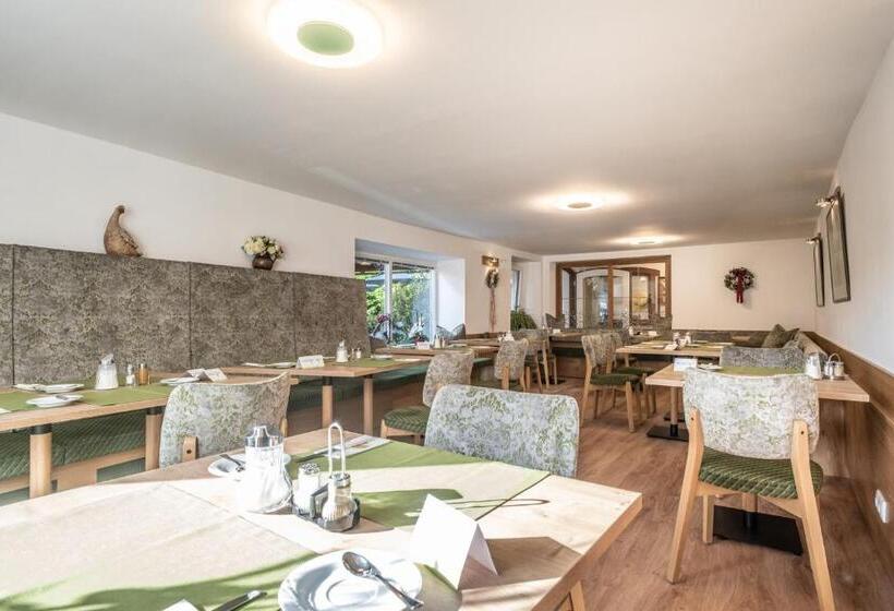 Bed and Breakfast Pension Falkensteiner