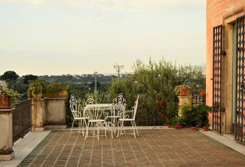 هتل Antico Borgo Etneo Agriturismo