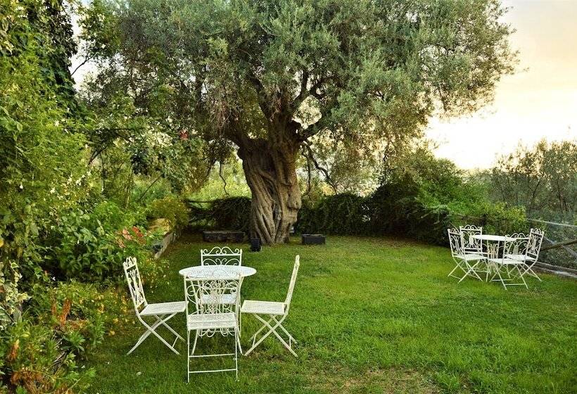 هتل Antico Borgo Etneo Agriturismo