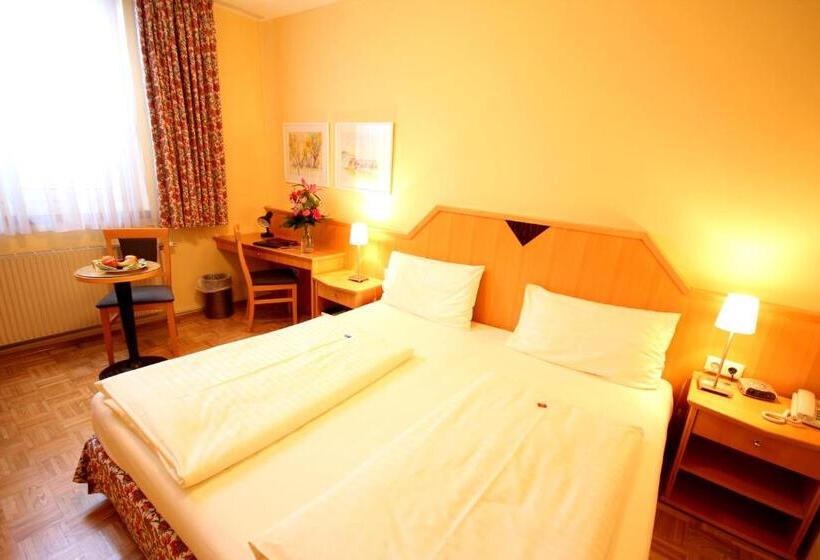 هتل Carinthia Stadt