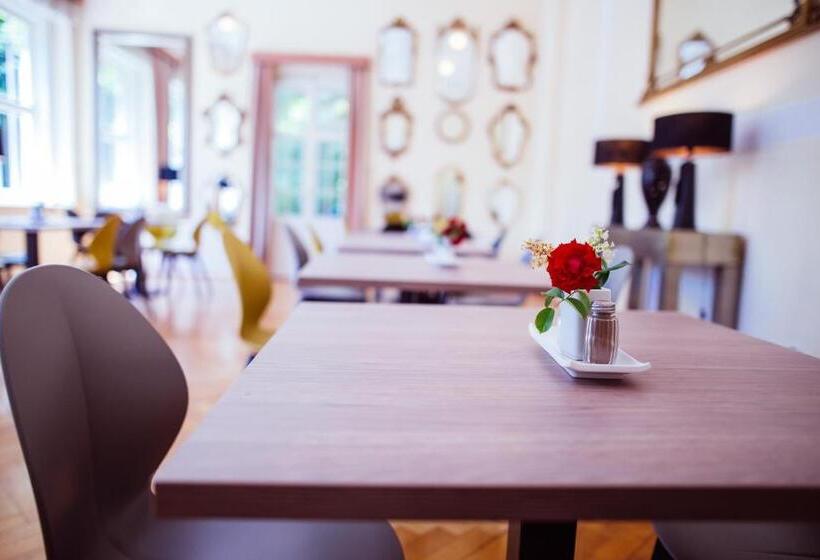 هتل Carinthia Velden