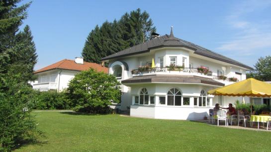 تختخواب و صبحانه Gästehaus Fertschey