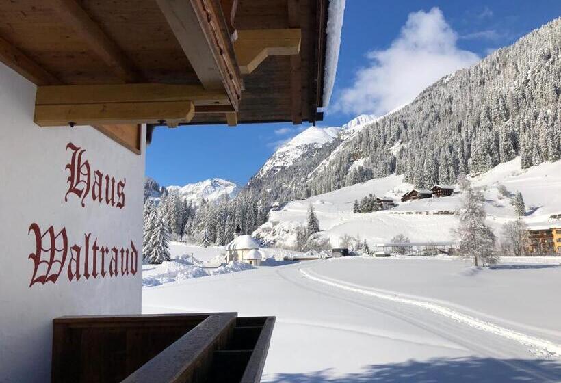 فندق Haus Waltraud
