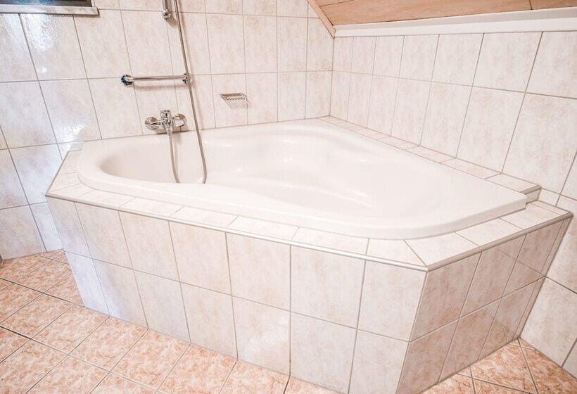 هتل Kärntnerhof Velden By S4y