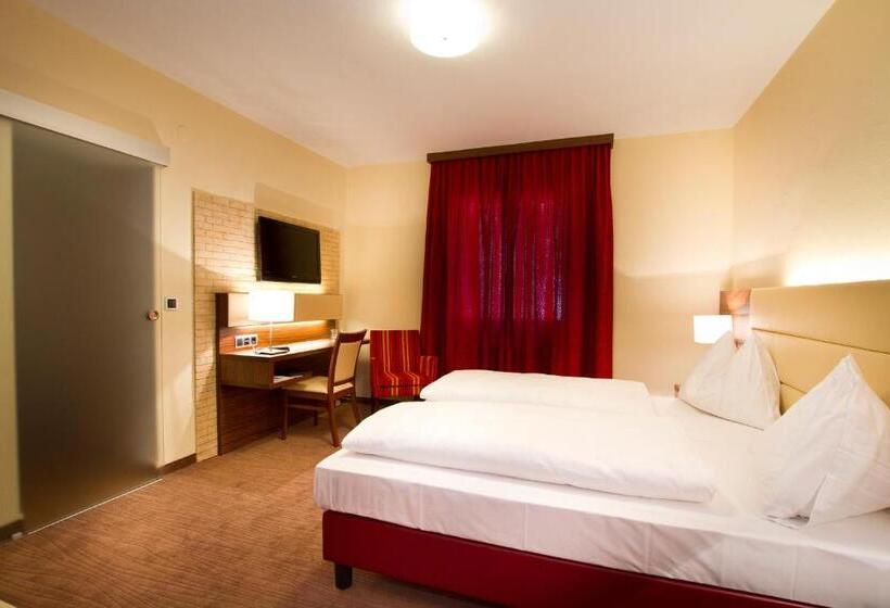 هتل Schönis Land