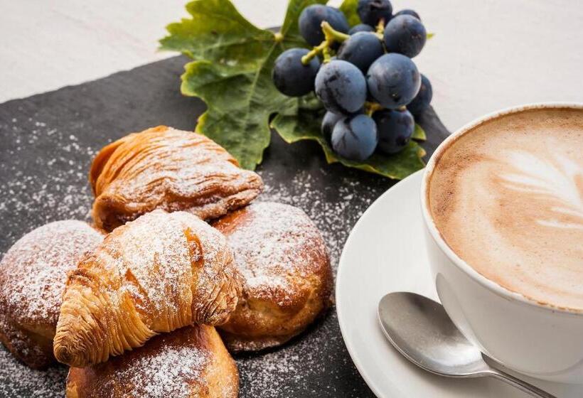 ホテル Tenuta Del Poggio Antico