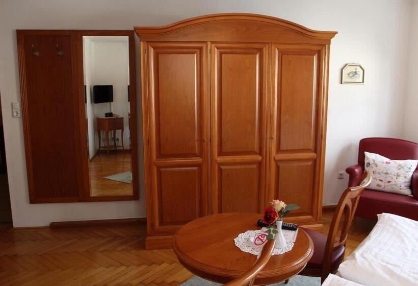 بنسيون Gasthof Hametner Mit Innviertlerhof Mit Direktem Zugang Zur Therme Mediterrana Durch Unseren Garten!