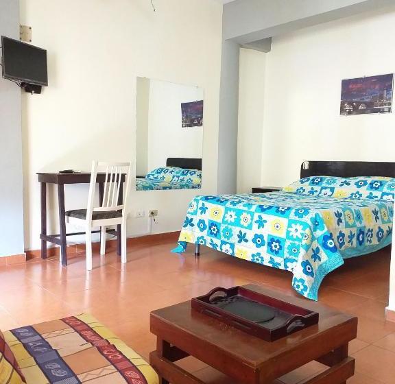 Aparthotel Condo-parque & Venus Bar