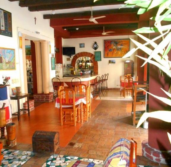 Aparthotel Condo-parque & Venus Bar