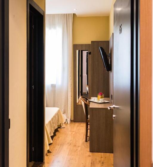 فندق Albergo Grappolo D'oro