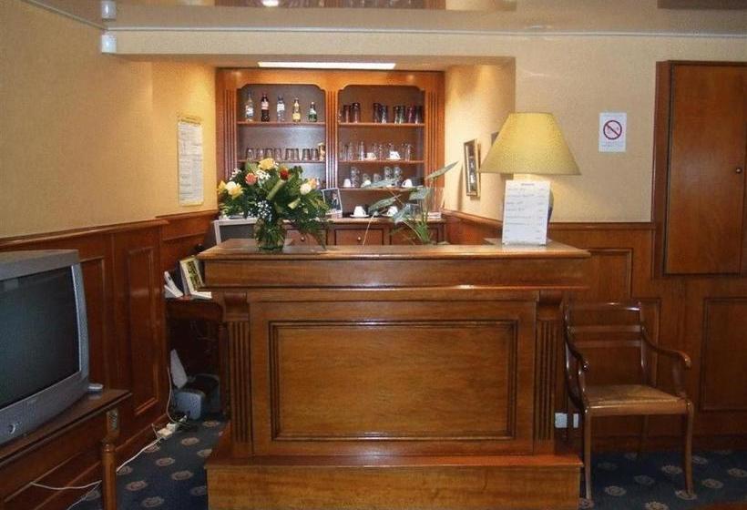 Отель Courtonne