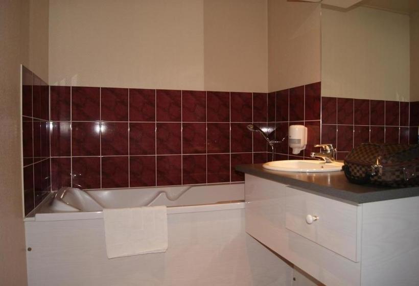 Отель Courtonne