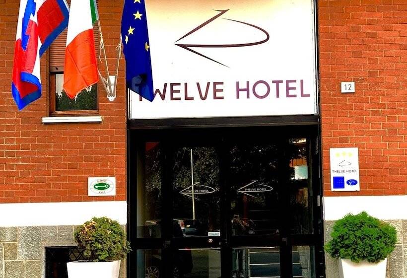 فندق Twelve