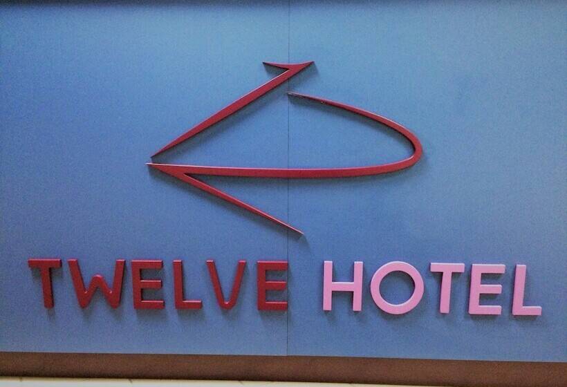 فندق Twelve