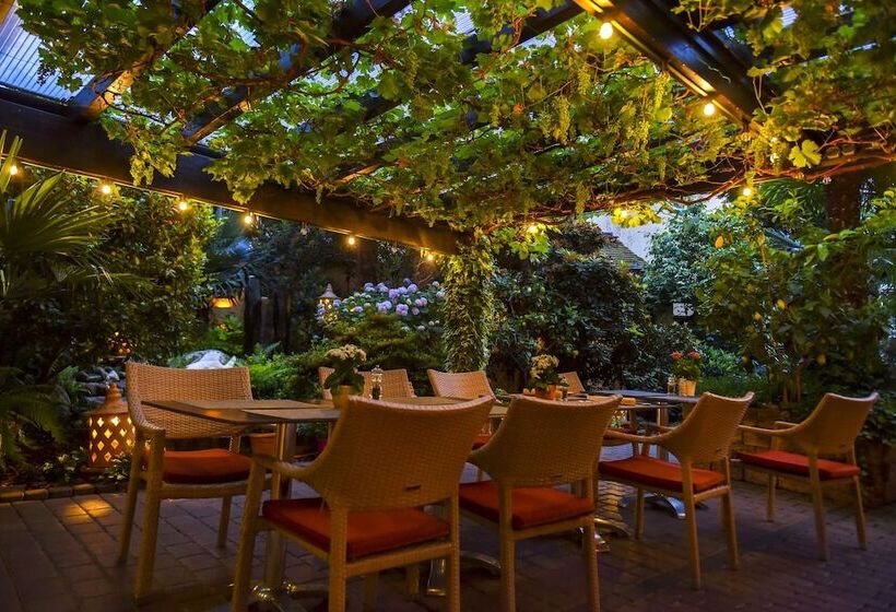 בית מלון כפרי Und Restaurant Bommersheim