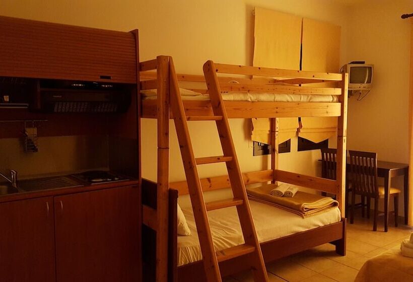 Palirria Hotel & Studios