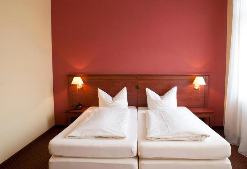 Отель City  Garni