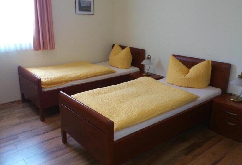 مبيت وإفطار Eifel   Pension