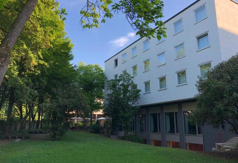 هتل Akademie Der Dioezese