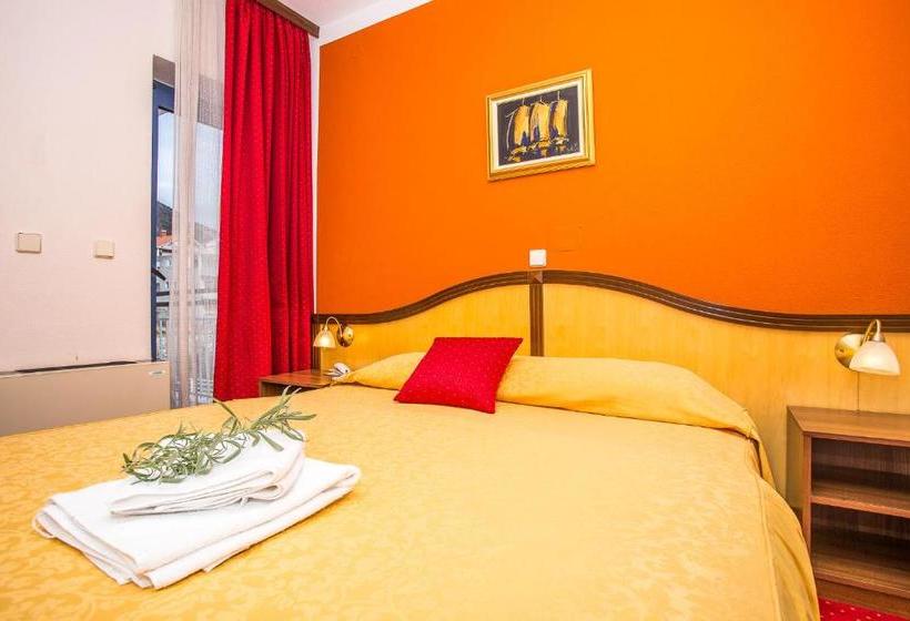 هتل Bavaria - First Library