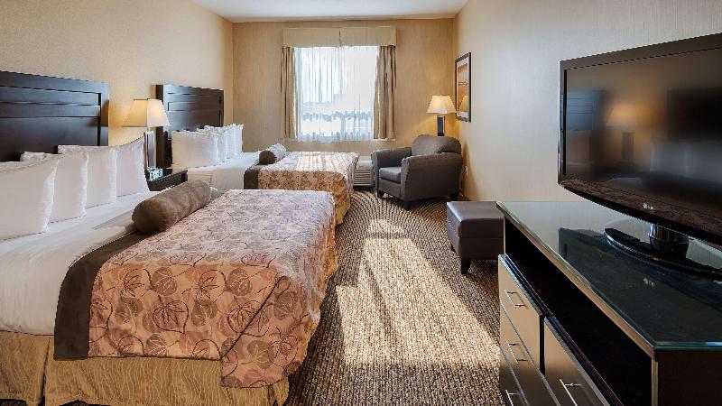 هتل Best Western Plus Estevan Inn & Suites
