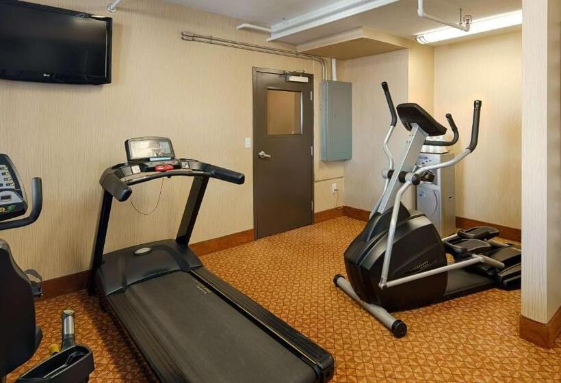 هتل Best Western Plus Estevan Inn & Suites