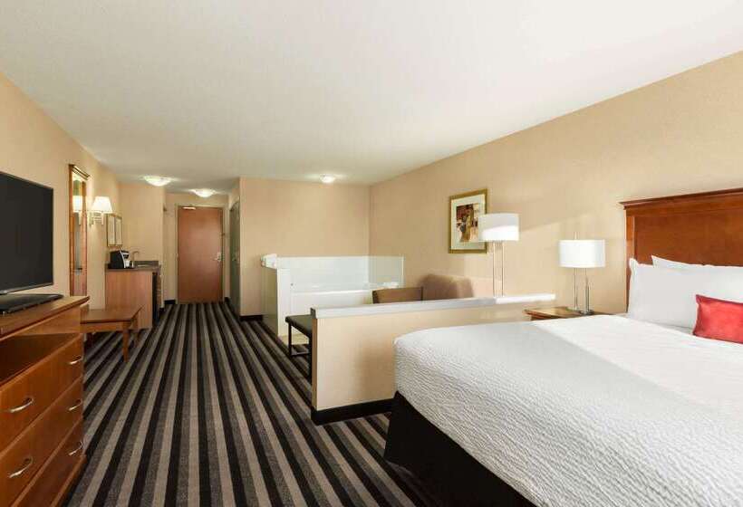 בית מלון כפרי Days Inn & Suites By Wyndham Edmonton Airport