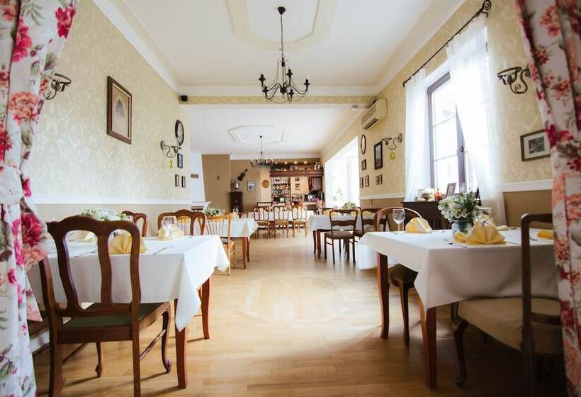 هتل Dwór Konstancin