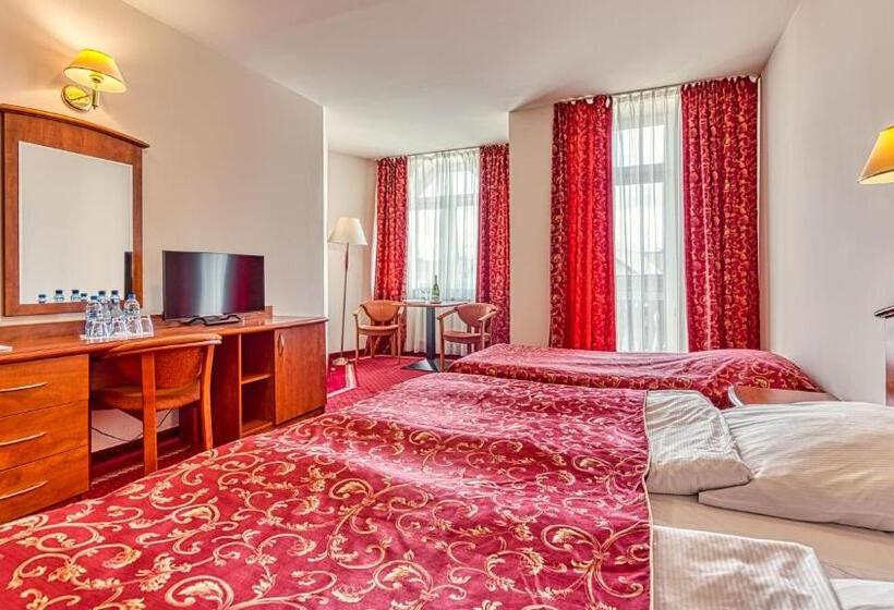 هتل St Lukas Medical & Spa
