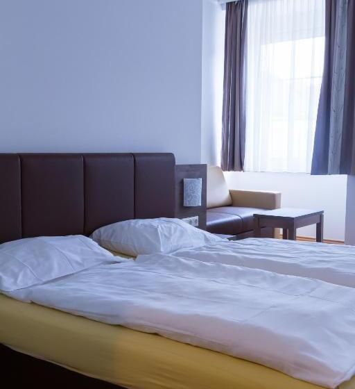 فندق Vinothek Schwarzer Adler