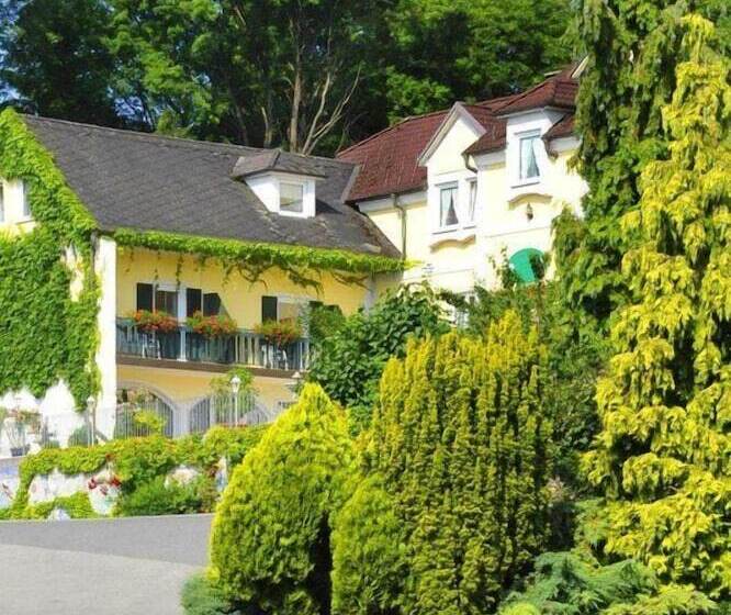 بنسيون Schlossgasthof