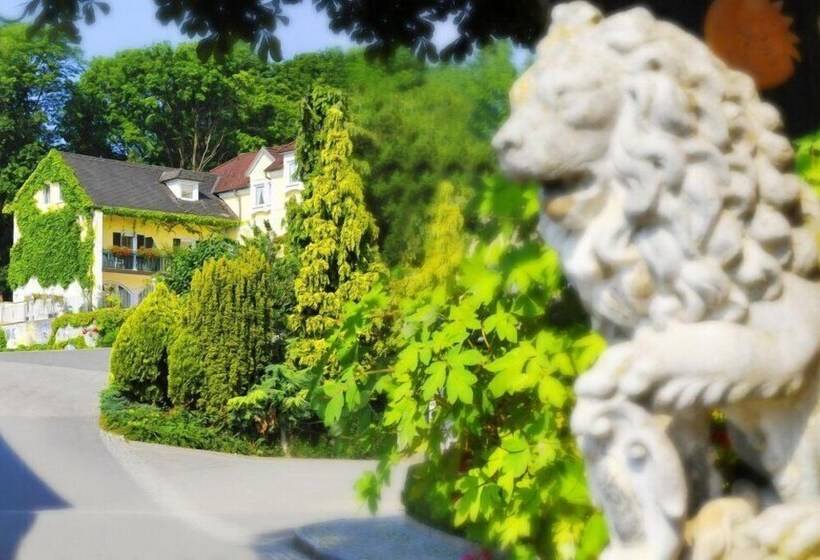 بنسيون Schlossgasthof