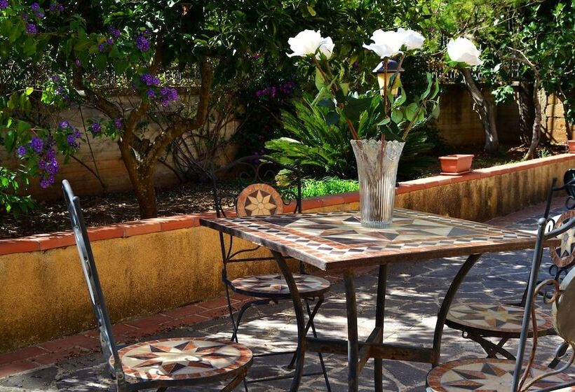 צימר B B S Elia Villa Surrounded By Greenery Inside The Historic Dubini Park