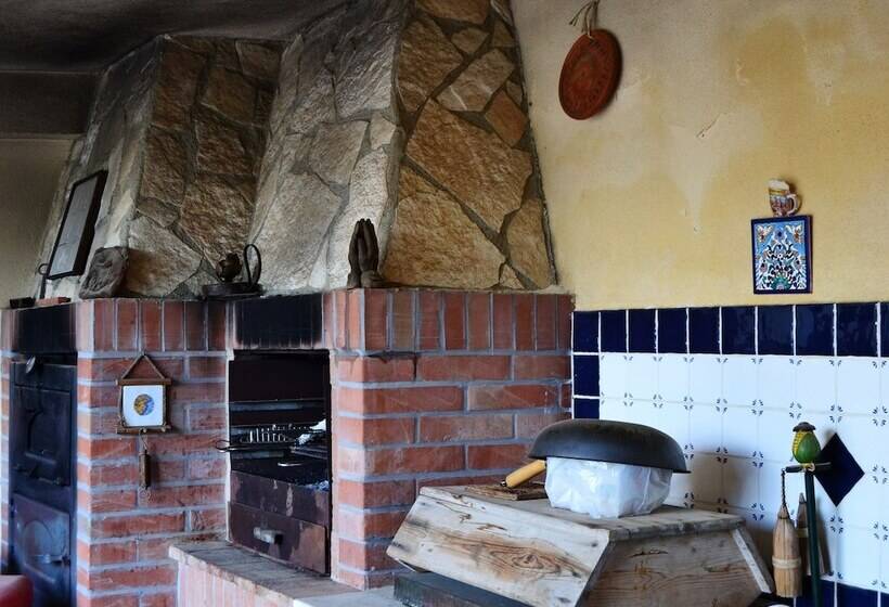 צימר B B S Elia Villa Surrounded By Greenery Inside The Historic Dubini Park