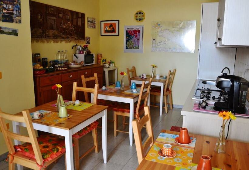 צימר B B S Elia Villa Surrounded By Greenery Inside The Historic Dubini Park