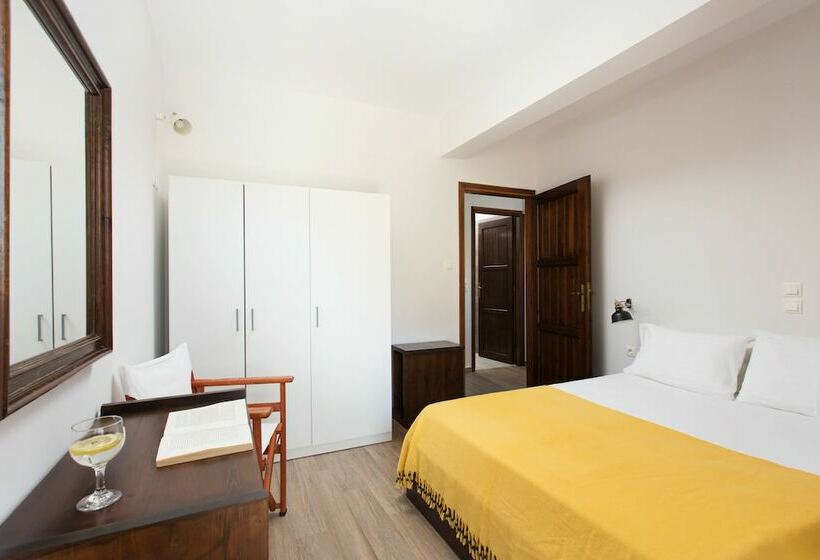 Venetia Apartments