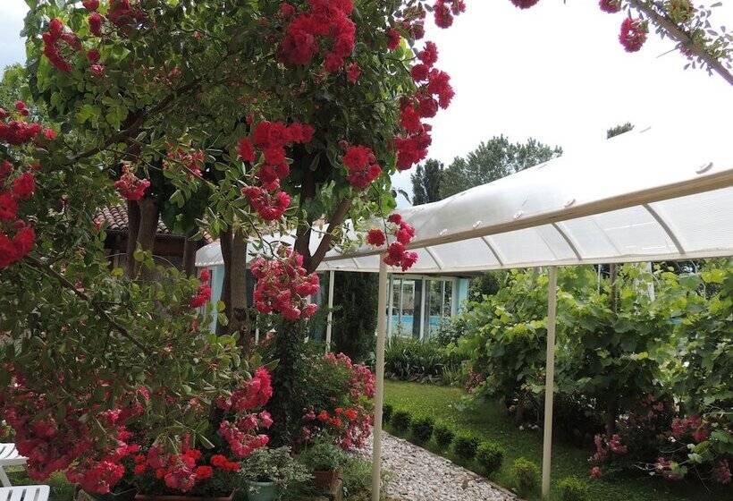مبيت وإفطار Resort Villa Manin