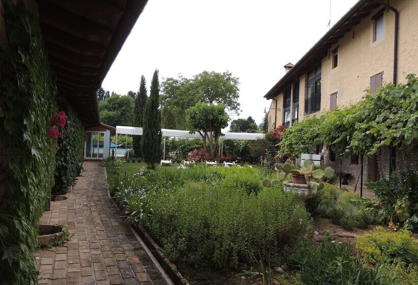 مبيت وإفطار Resort Villa Manin
