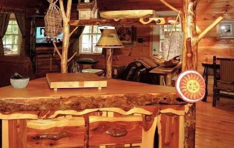 Enchanted   1 Bedrooms, 1 Baths, Sleeps 2 Cabin By Redawning