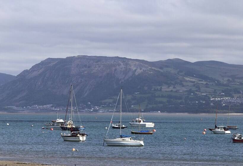 Gadlys House   Beau View