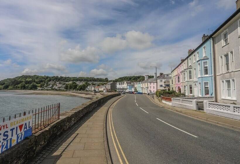 Gadlys House   Beau View