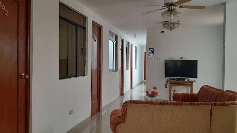 فندق فئة نجمة واحدة Backpakers Oasis De Moron