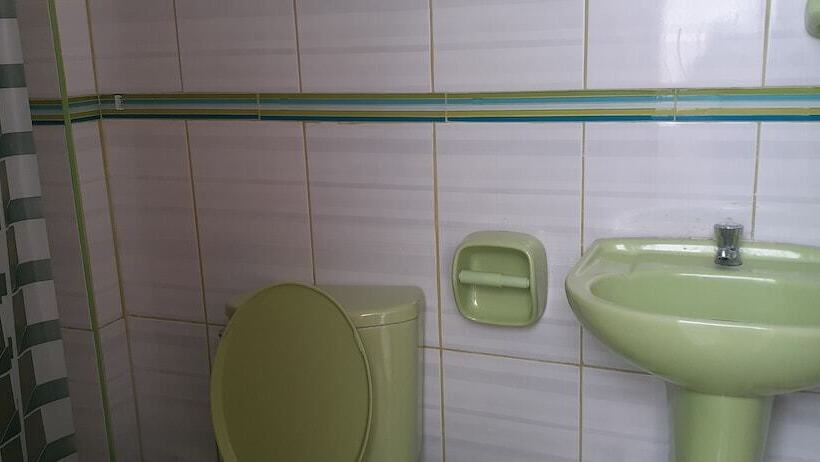 فندق فئة نجمة واحدة Backpakers Oasis De Moron