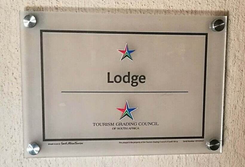 ホテル Thatch Palace Lodge