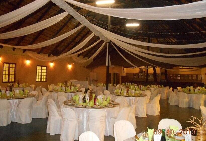 ホテル Thatch Palace Lodge